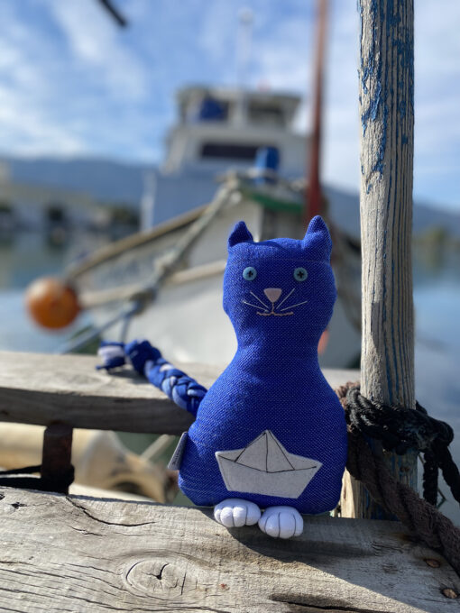 υφαντή γάτα μπλε με καραβάκι