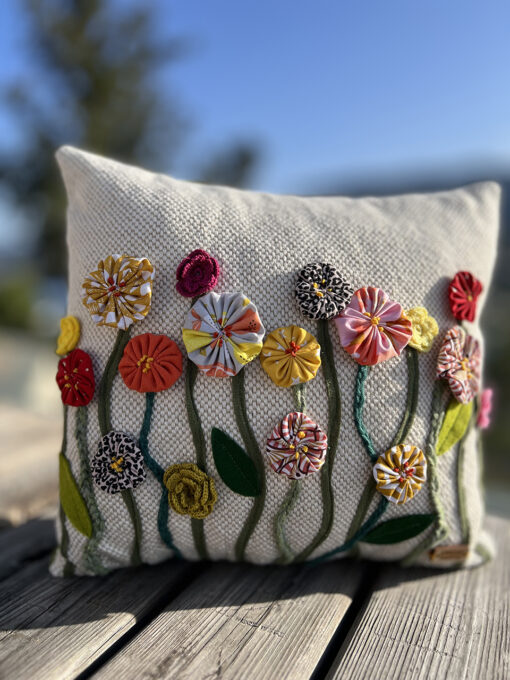 υφαντό μαξιλάρι με λουλούδια