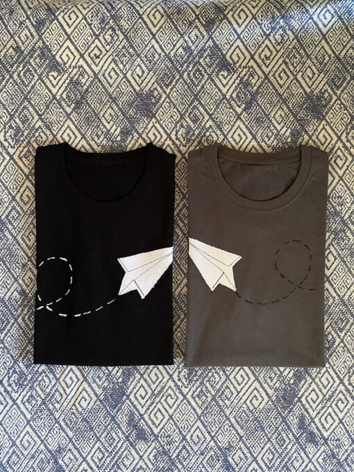 T shirt paper plane black