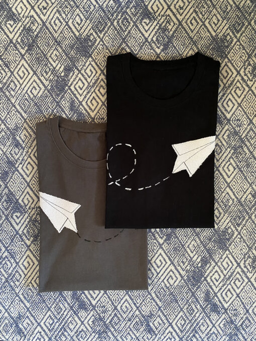 T shirt paper plane black and grey